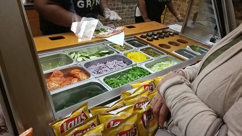 Subway Restaurants | restaurant | 175 Freedom Way #1, Midway Park, NC 28544, USA | 9105777600 OR +1 910-577-7600