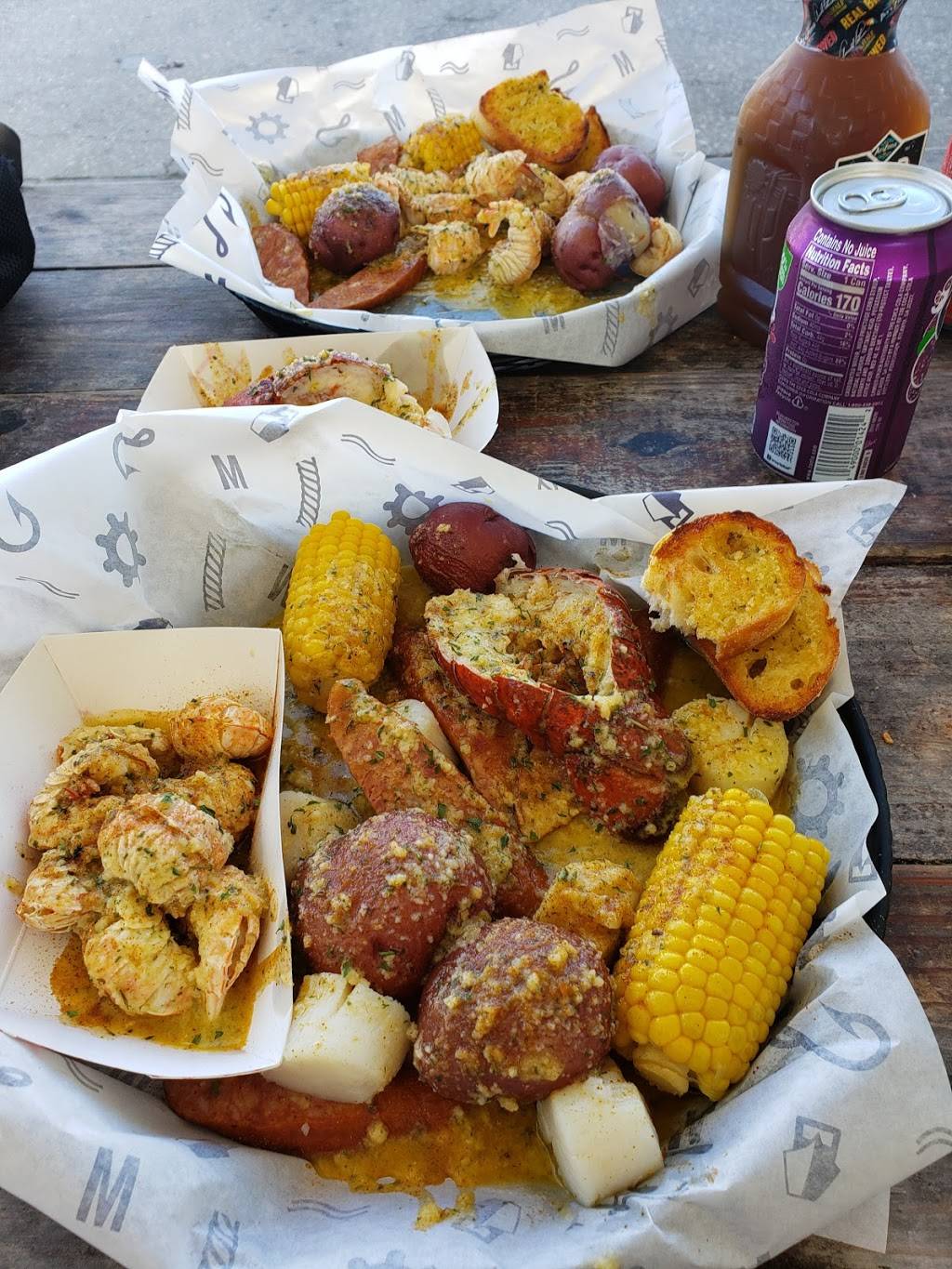 Melbourne Seafood Station | restaurant | 2001 S Harbor City Blvd, Melbourne, FL 32901, USA | 3213273393 OR +1 321-327-3393