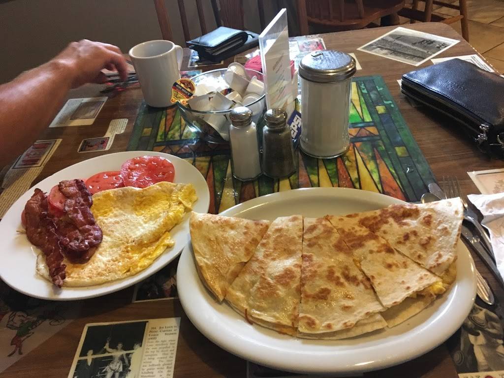 C&Js diner | restaurant | 2341 Pearl Rd, Medina, OH 44256, USA | 3302730055 OR +1 330-273-0055