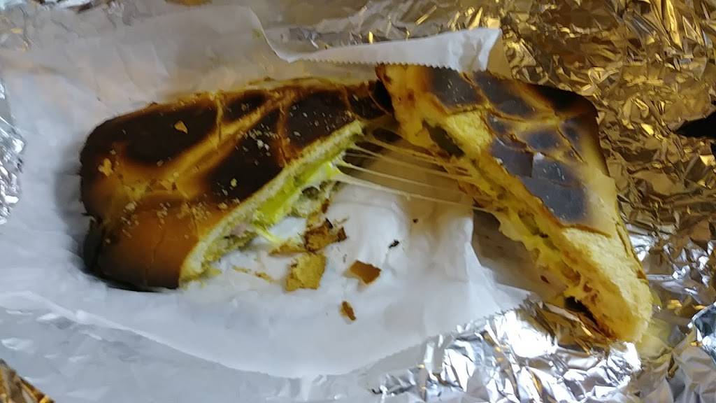 Charco Grill & Pizza | restaurant | 889 Dyer Ave, Cranston, RI 02920, USA | 4019424600 OR +1 401-942-4600