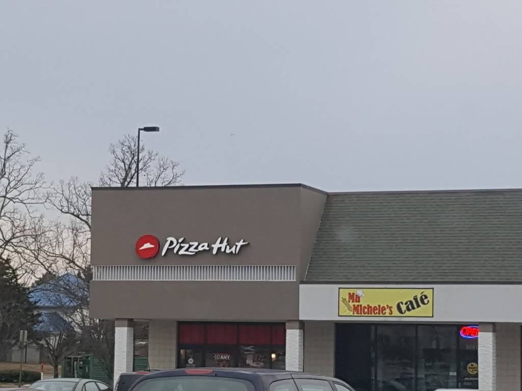 Pizza Hut | meal takeaway | 10813 Hull Street Rd, Midlothian, VA 23112, USA | 8047457600 OR +1 804-745-7600