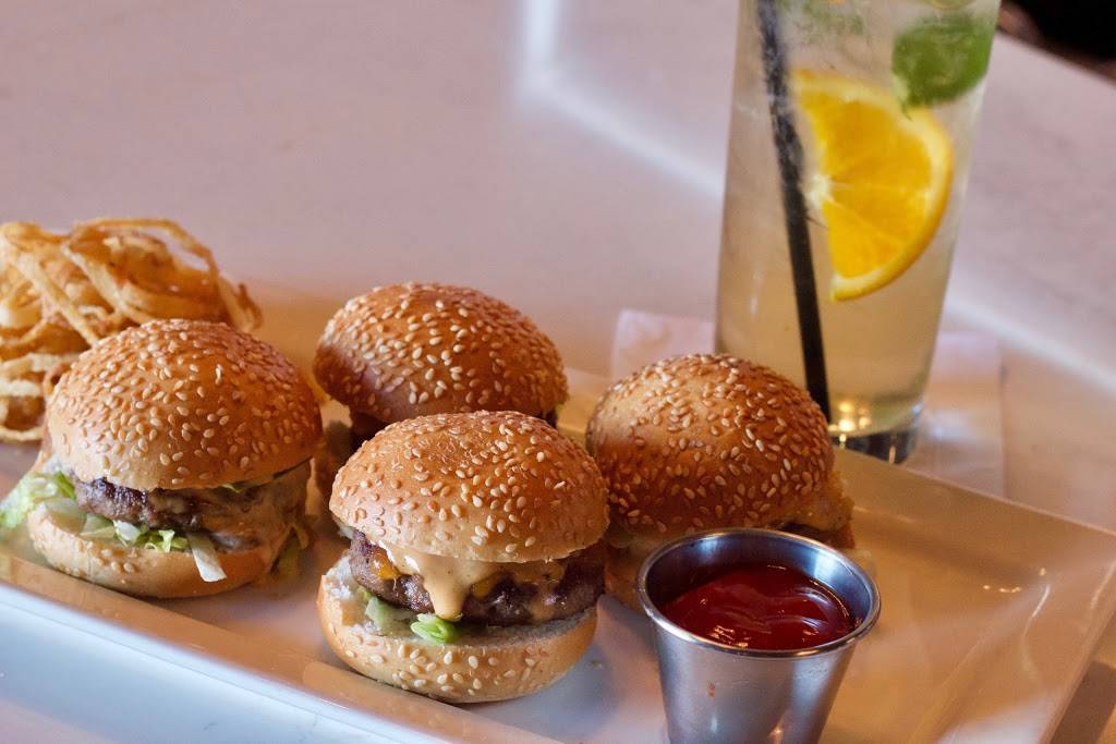 Shoeless Joes Sports Grill | restaurant | 5 Clair Rd W #5, Guelph, ON N1L 0A6, Canada | 5198271212 OR +1 519-827-1212