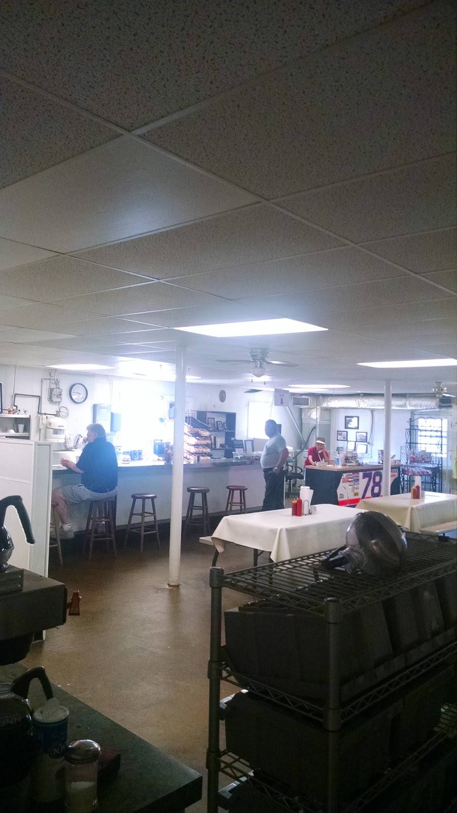 Tuckers Grill | meal takeaway | 4110 N Main St, High Point, NC 27265, USA | 3368693511 OR +1 336-869-3511