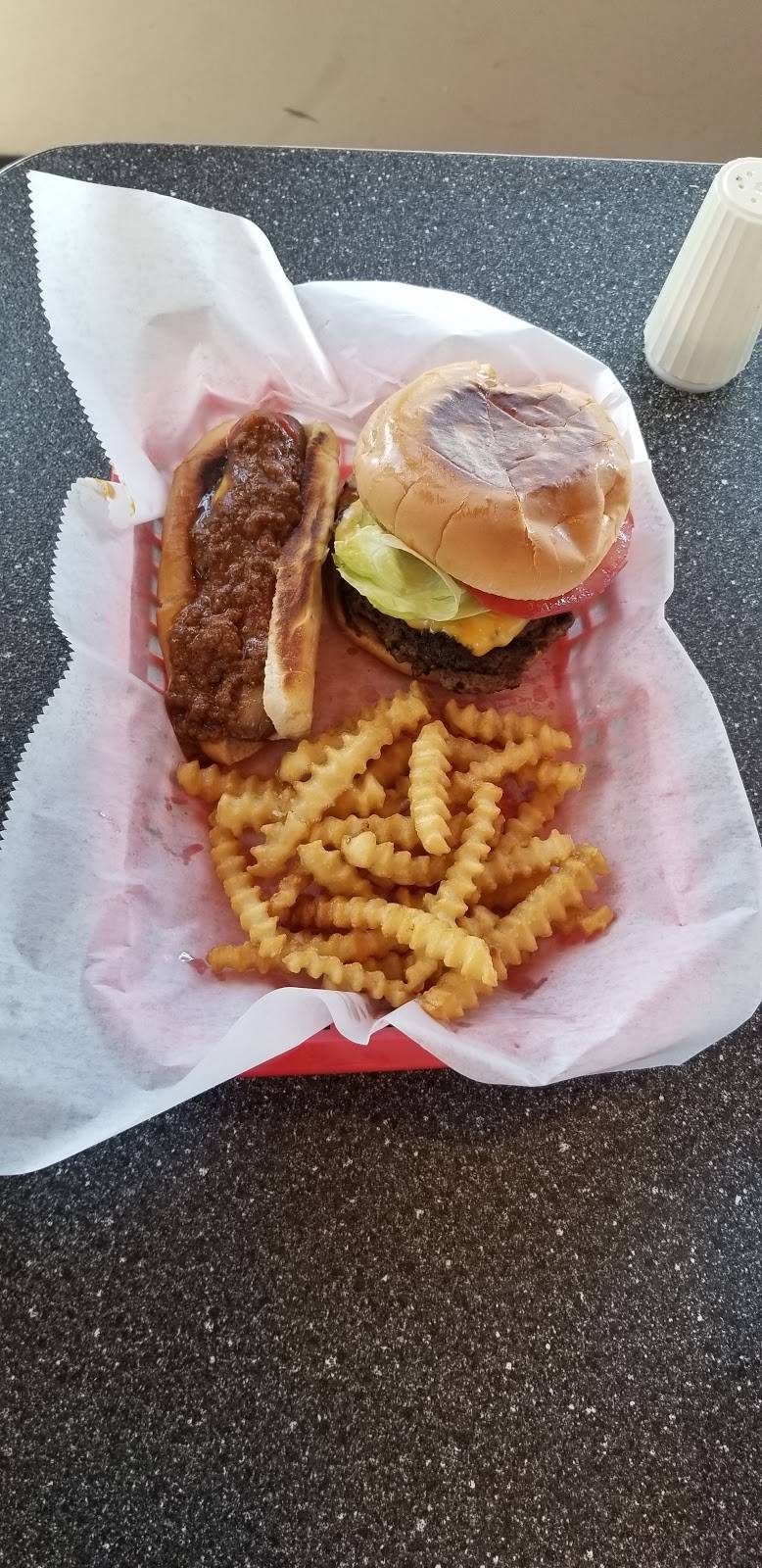 The Griffin Dog House | restaurant | 414 E Solomon St, Griffin, GA 30223, USA | 4702048169 OR +1 470-204-8169