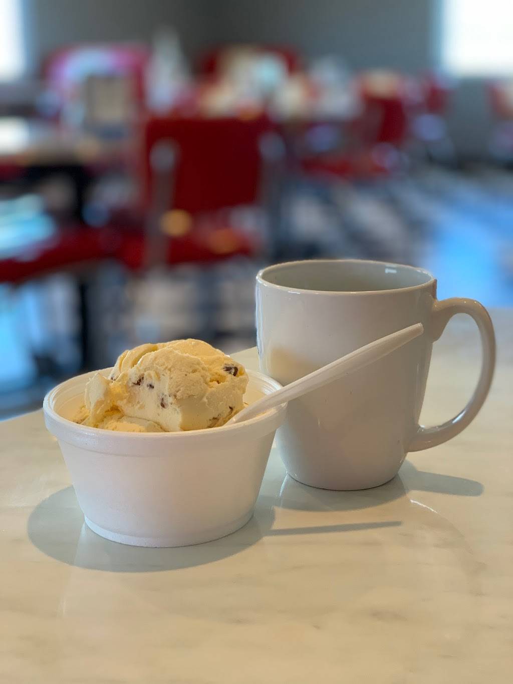 Frostys Fun Center | restaurant | 15 Cedar Ln, Santa Claus, IN 47579, USA | 8125443338 OR +1 812-544-3338