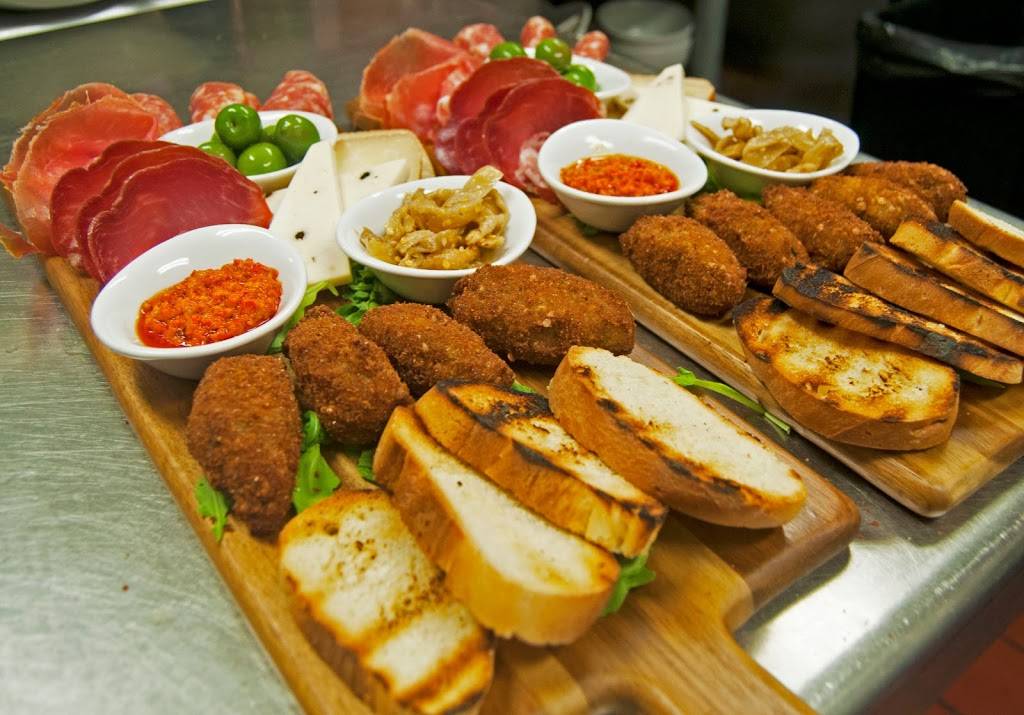 Casa Mia Cucina Italiana | restaurant | 261 Washington St, Marblehead, MA 01945, USA | 7816311200 OR +1 781-631-1200