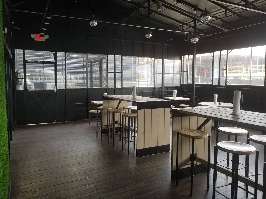 Slim & Huskys Pizza Beeria | restaurant | 1016 Howell Mill Rd, Atlanta, GA 30318, USA | 4044583327 OR +1 404-458-3327