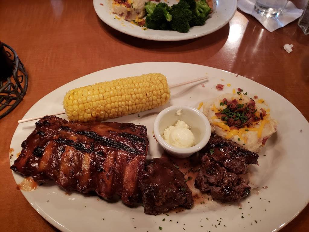 Tony Romas | restaurant | 350 Bell St, Dubuque, IA 52001, USA | 5636903249 OR +1 563-690-3249