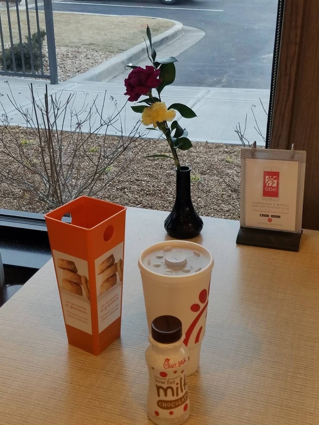 Chick-fil-A | restaurant | 150 W Town Square Way, Oak Creek, WI 53154, USA | 4145710048 OR +1 414-571-0048