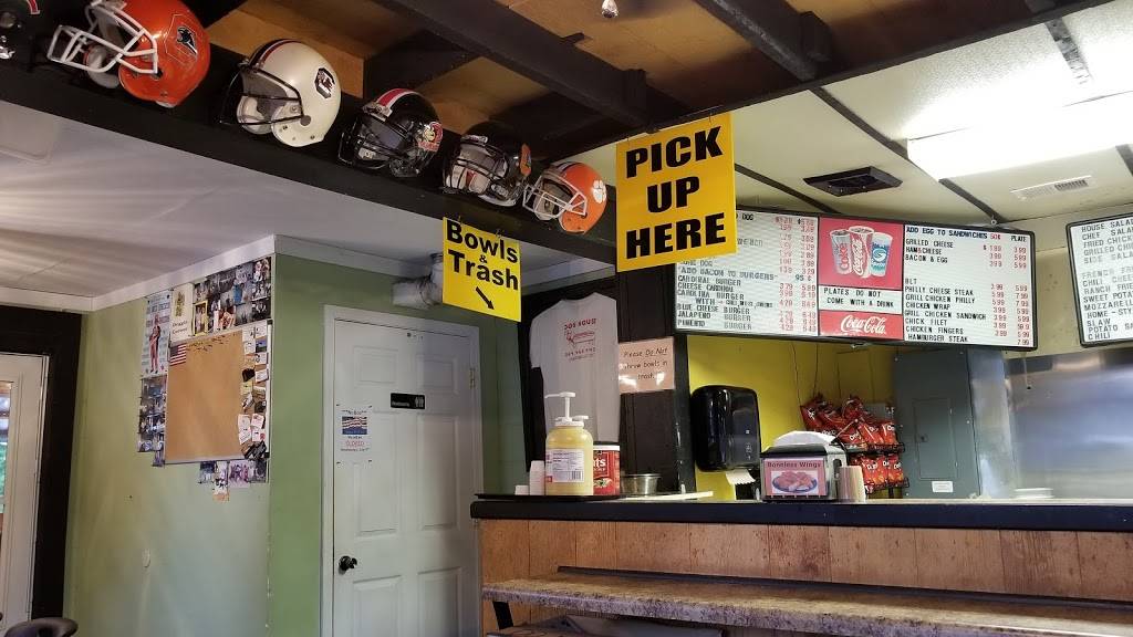 The Dog House | restaurant | 605 N Main St, Campobello, SC 29322, USA | 8644684458 OR +1 864-468-4458