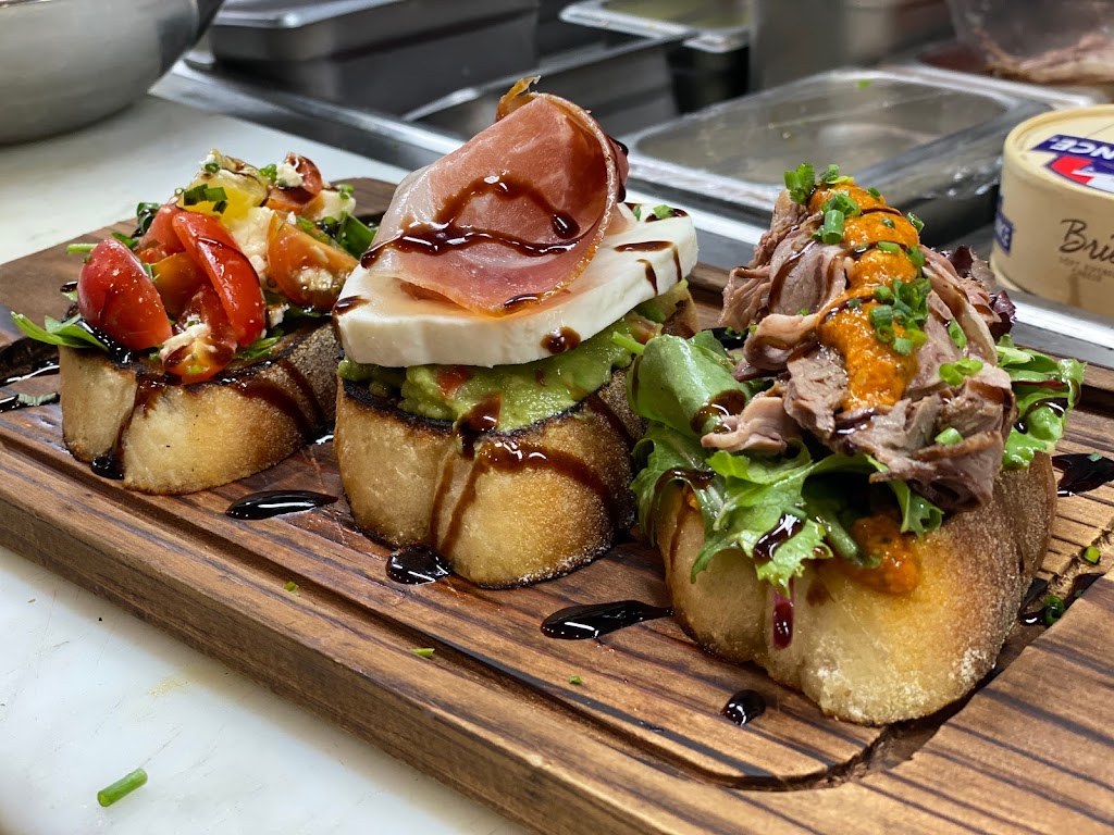 Sourbon Kitchen & Bar | restaurant | 215 Clematis St, West Palm Beach, FL 33401, USA | 5612477101 OR +1 561-247-7101