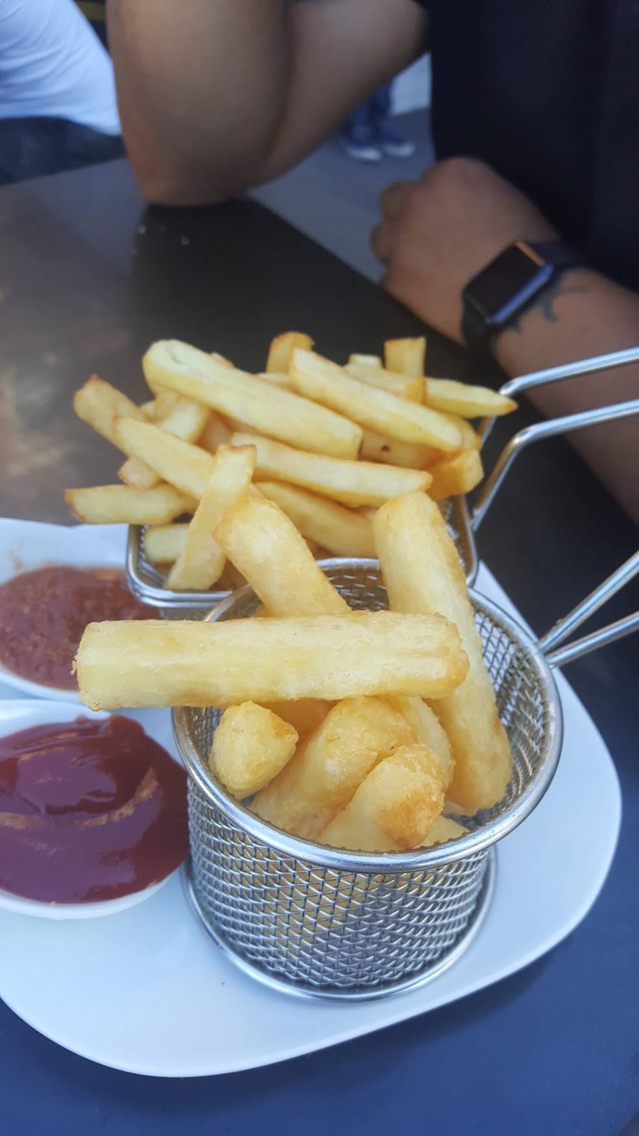 Blue Lounge & Grill | restaurant | 2 Amesbury St, Lawrence, MA 01840, USA | 9782589396 OR +1 978-258-9396