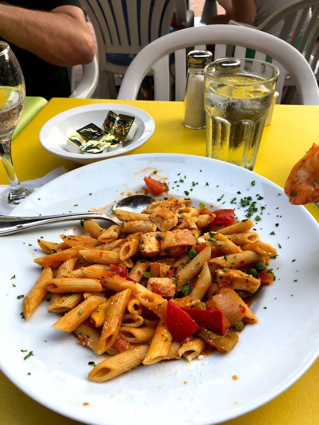 Cafe Montmartre | restaurant | 1625 Washington Plaza N, Reston, VA 20190, USA | 7039048080 OR +1 703-904-8080