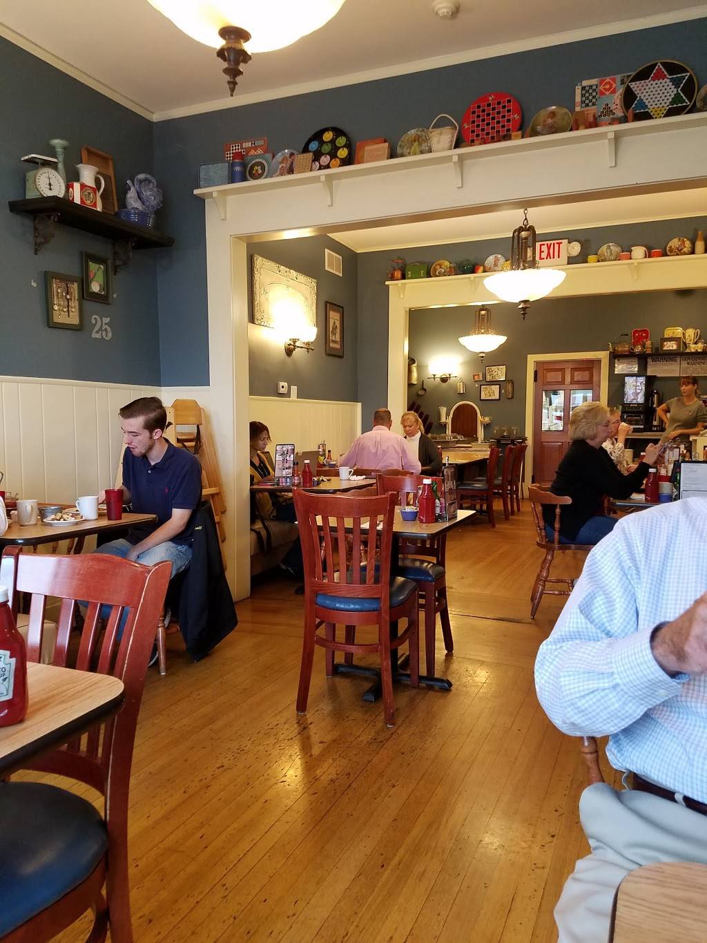 Country Corner Cafe | restaurant | 25 Church St, Saratoga Springs, NY 12866, USA | 5185837889 OR +1 518-583-7889