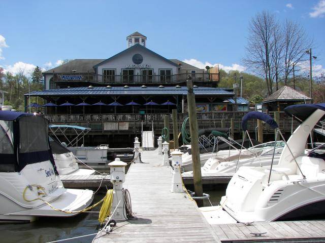 Madigans Waterfront | restaurant | 201 Mill St, Occoquan, VA 22125, USA | 7034946373 OR +1 703-494-6373
