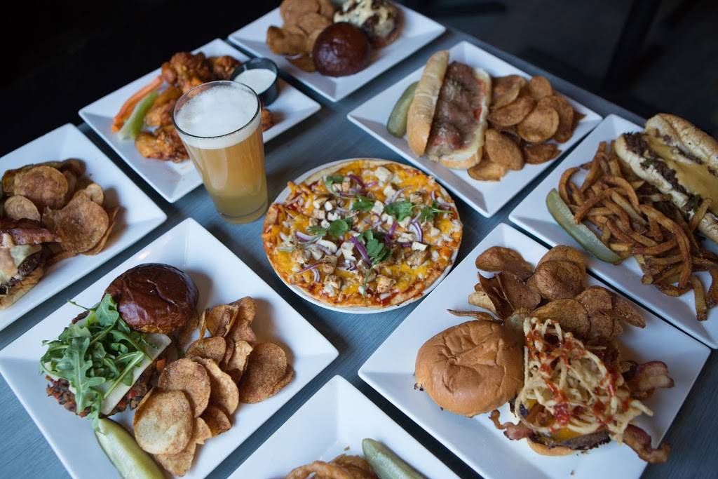 Clutch Kitchen & Pour House | restaurant | 601 S Cedar St, Charlotte, NC 28202, USA | 7043757566 OR +1 704-375-7566