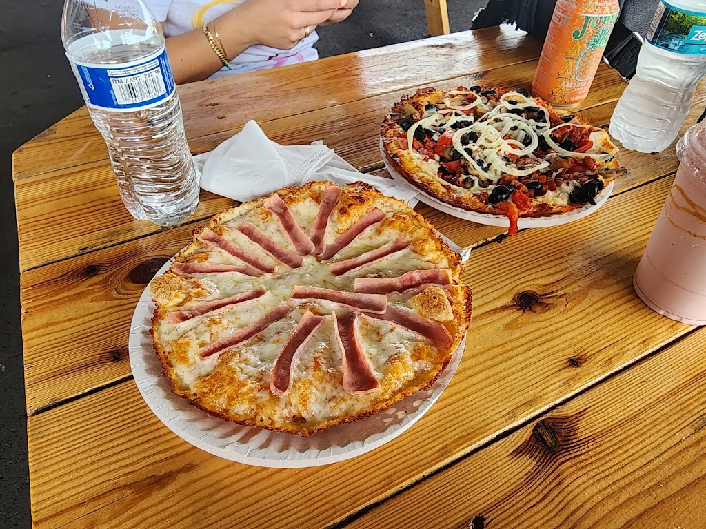 Tauro Pizza | restaurant | 22538 SW 177th Ave, Miami, FL 33170, USA | 7865209137 OR +1 786-520-9137