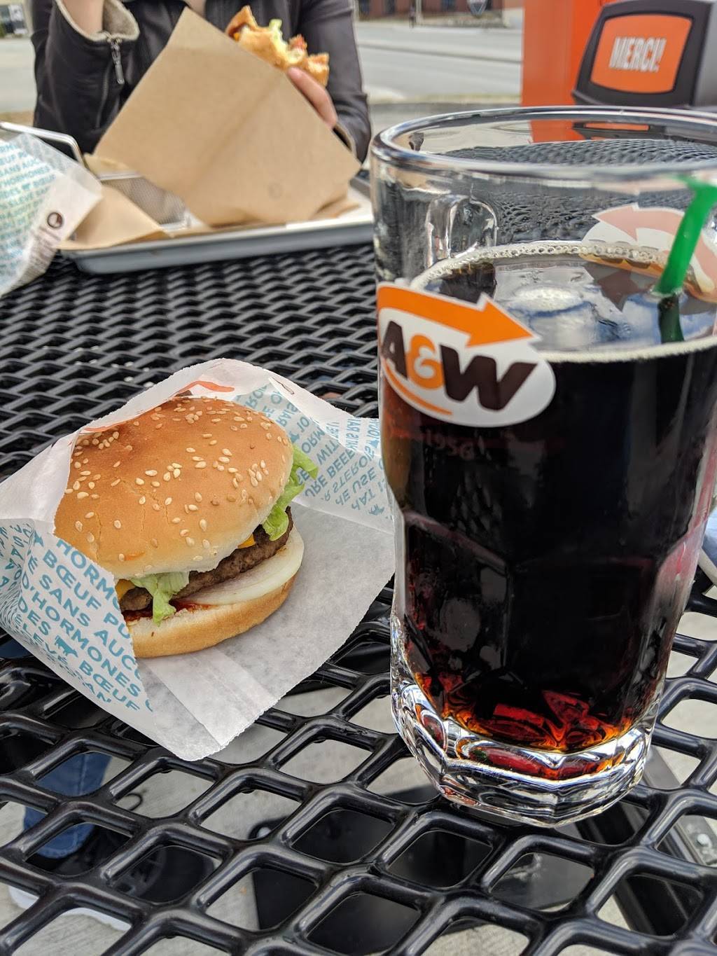 A&W Canada | restaurant | 2193 Rue King Ouest, Sherbrooke, QC J1J 2G2, Canada | 8194161461 OR +1 819-416-1461