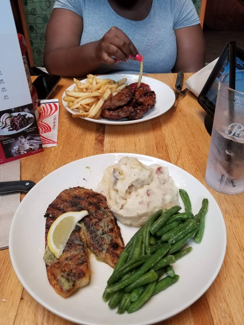 Applebees Grill + Bar | restaurant | 509 E 117th St, New York, NY 10035, USA | 6468962700 OR +1 646-896-2700