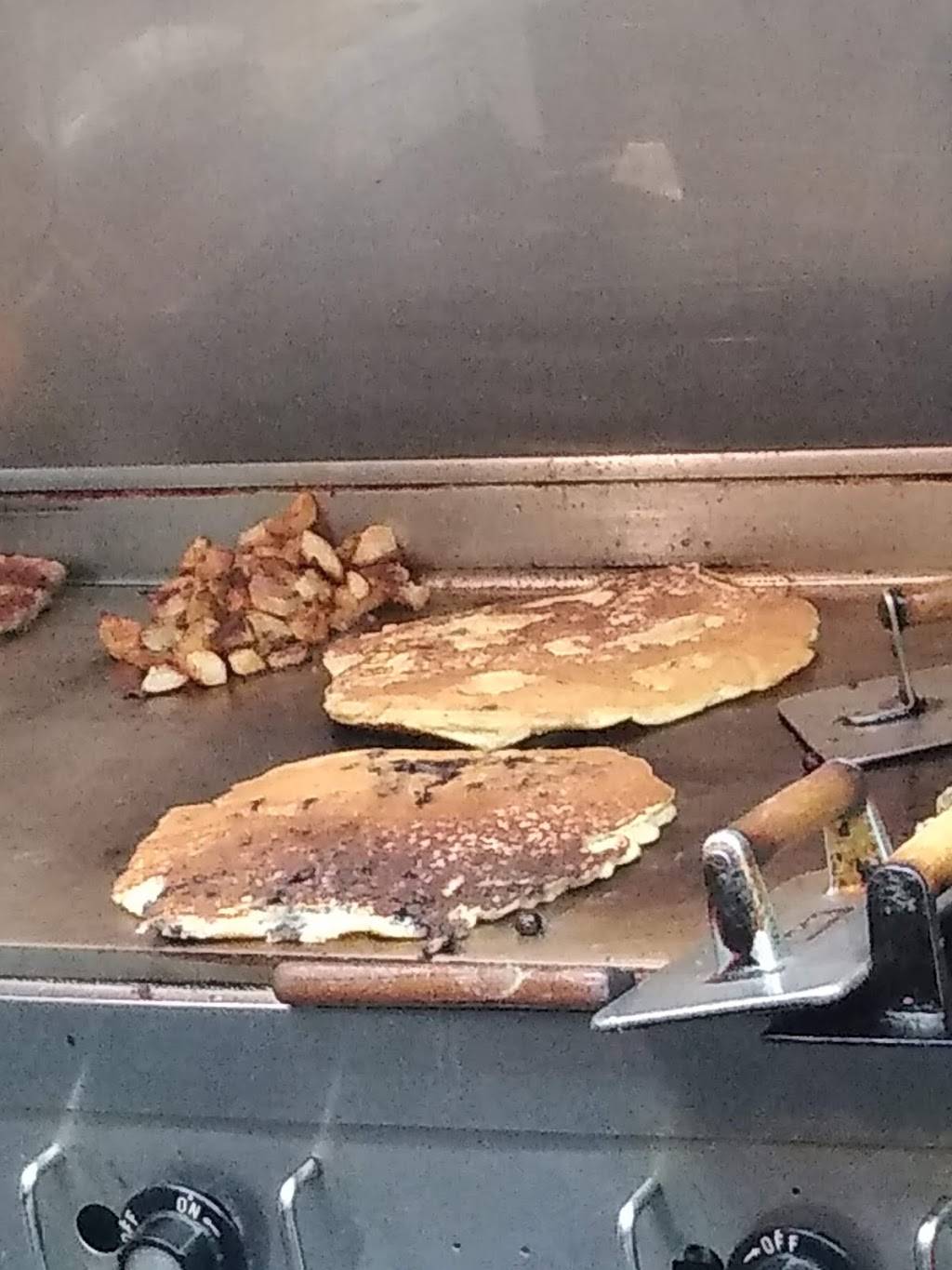 Lindas Cafe | restaurant | 178 Union St, North Adams, MA 01247, USA | 4136638003 OR +1 413-663-8003