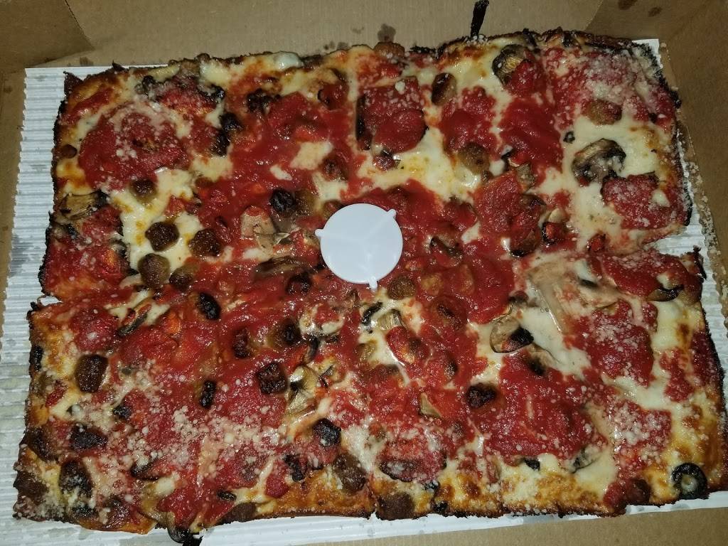 Cloverleaf Pizza | restaurant | 48932 Hayes Rd, Macomb, MI 48044, USA | 5865668220 OR +1 586-566-8220