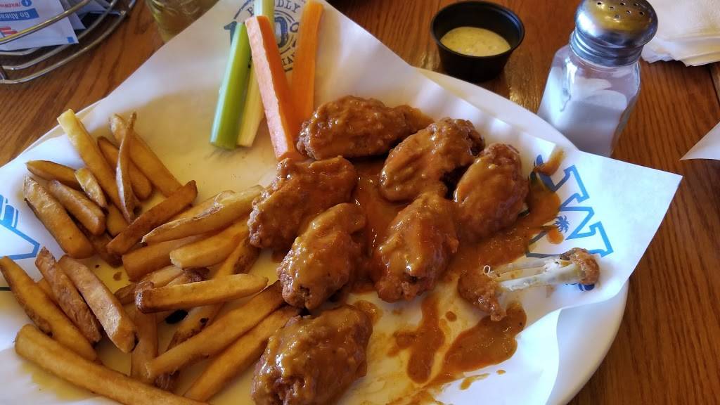 Wild Wing | restaurant | 17205 Leslie St #4, Newmarket, ON L3Y 8E4, Canada | 9058366400 OR +1 905-836-6400