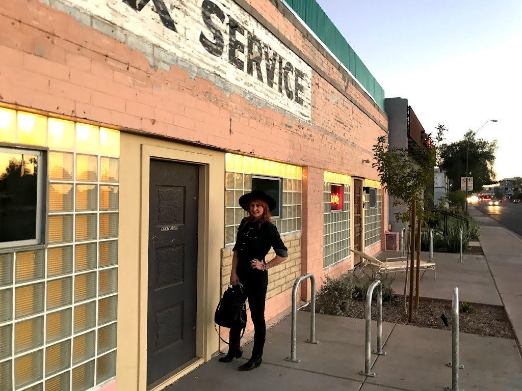 Gracies Tax Bar | restaurant | 711 N 7th Ave, Phoenix, AZ 85007, USA | 6023660111 OR +1 602-366-0111