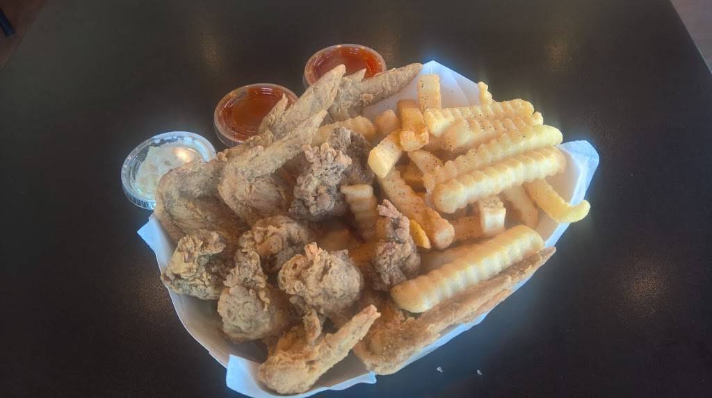 Chicagos Chicken Coop - C.C. Hills | restaurant | 4261 W 167th St, Country Club Hills, IL 60478, USA | 7086479000 OR +1 708-647-9000