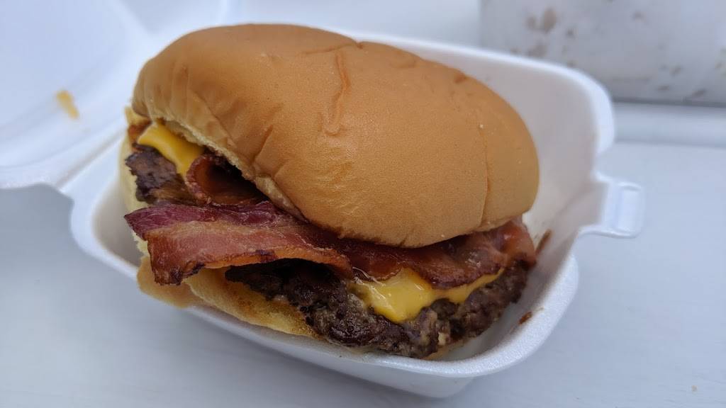 Schultzys Snack Shack | meal takeaway | 346 Park Ave, Portsmouth, RI 02871, USA | 4016832663 OR +1 401-683-2663