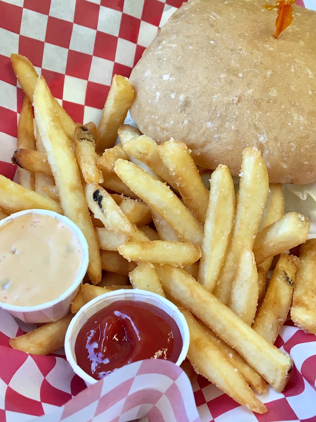 Bend Burgz N Dogz | restaurant | 745 NW Columbia St, Bend, OR 97701, USA | 5416681815 OR +1 541-668-1815