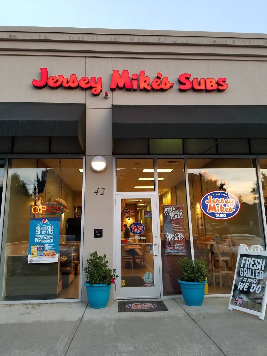 Jersey Mikes Subs | meal takeaway | 42 Boston Post Rd W, Marlborough, MA 01752, USA | 5084855940 OR +1 508-485-5940