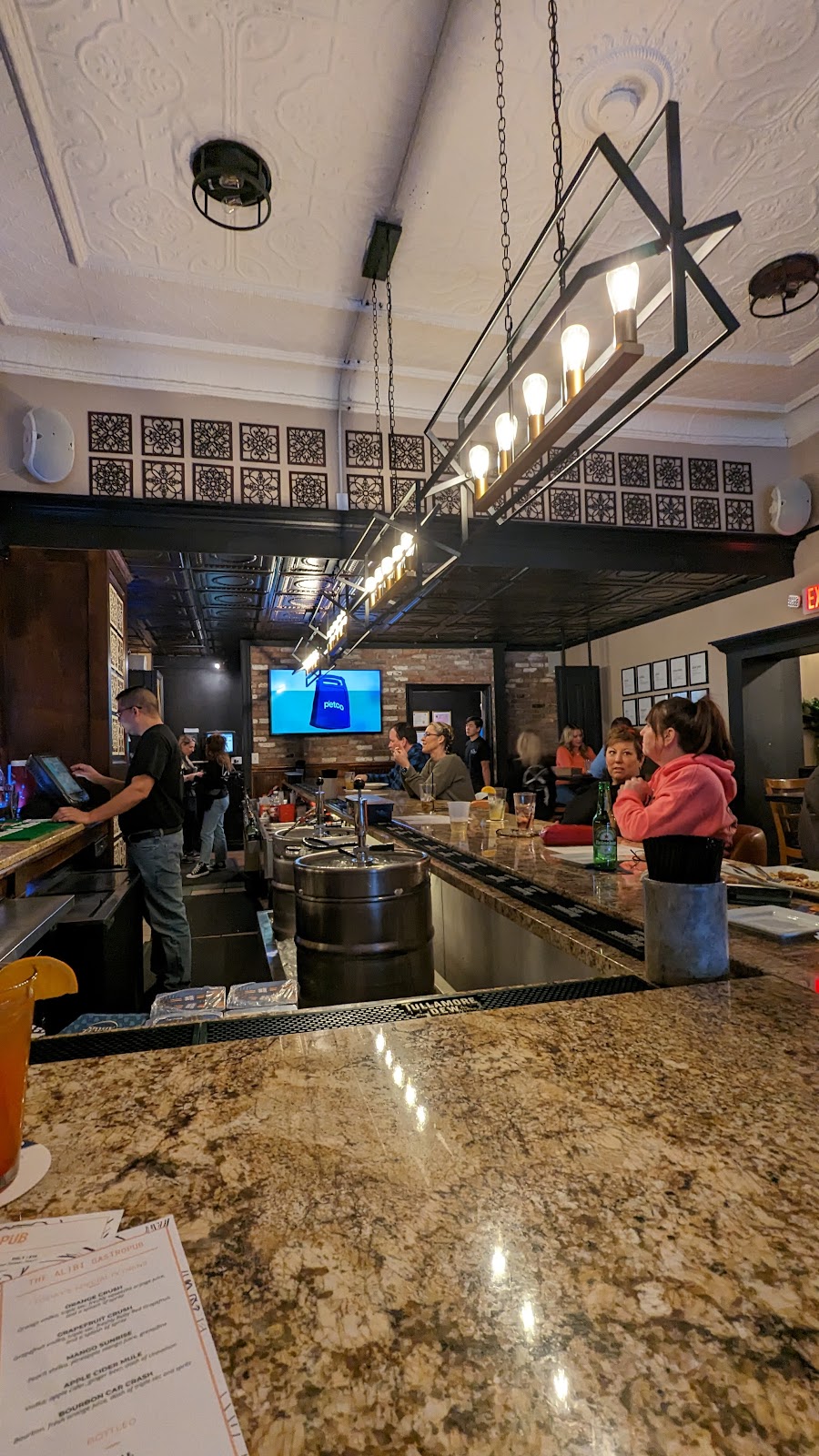 THE ALIBI GASTROPUB | restaurant | 122 N Commerce St, Centreville, MD 21617, USA | 4107583619 OR +1 410-758-3619