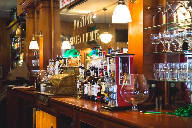 Art & Almas Century Inn | restaurant | 125 N Main St, Burlington, IL 60109, USA | 8476832883 OR +1 847-683-2883