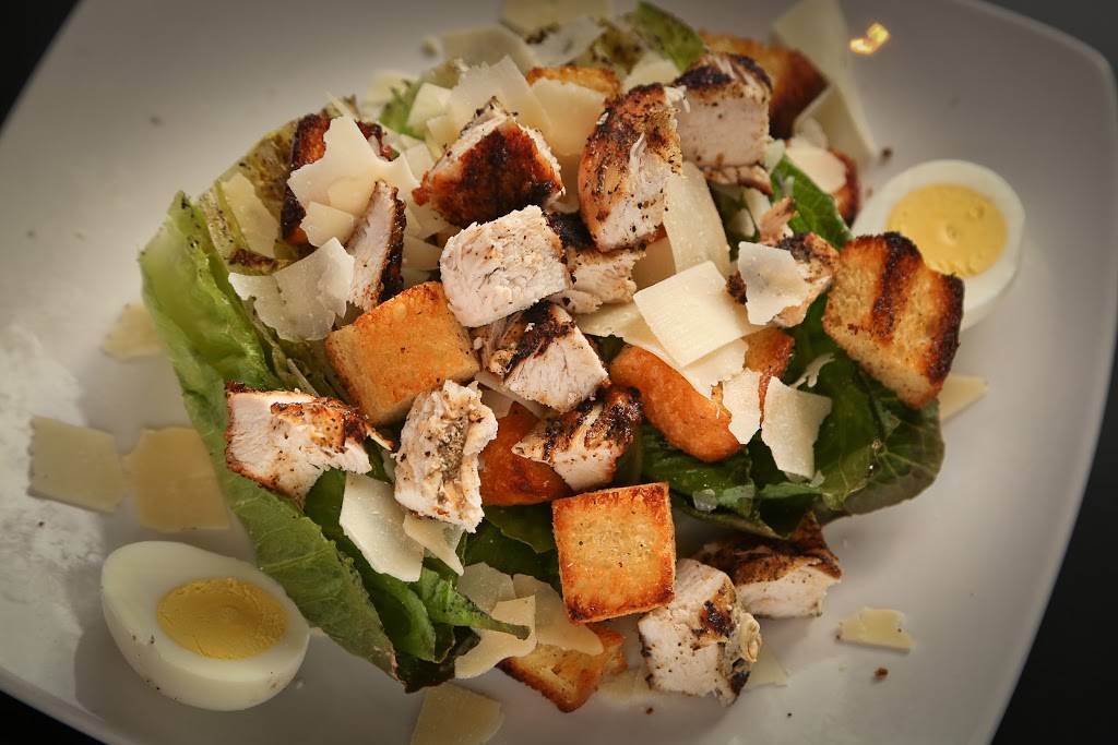 Surf District Rock n Roll Grill | restaurant | 619 Buddy Holly Pl, Clear Lake, IA 50428, USA | 6413571222 OR +1 641-357-1222