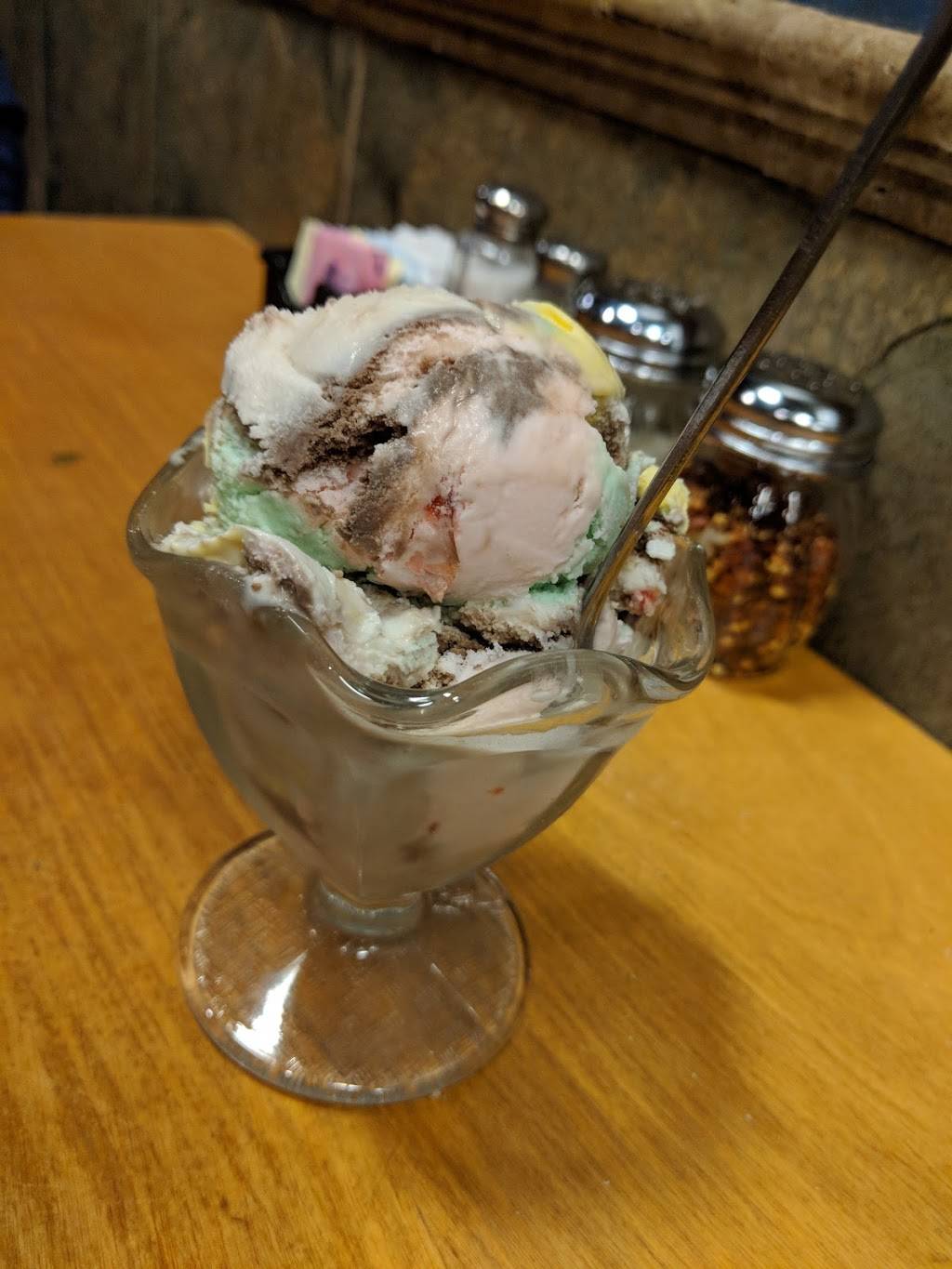 Santos Pizza & Pasta | restaurant | 7565 Pearl Rd, Cleveland, OH 44130, USA | 4402346480 OR +1 440-234-6480