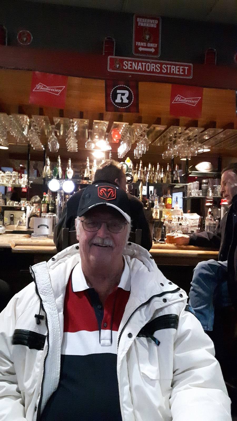 Fat Alberts | restaurant | 1990 Russell Rd, Ottawa, ON K1G 1G6, Canada | 6135264100 OR +1 613-526-4100