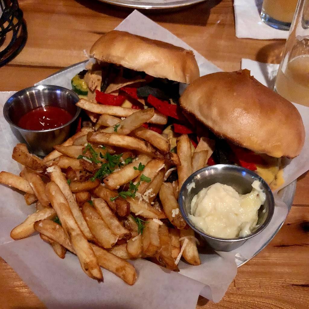 Side Bar East Lansing | restaurant | 246 E Saginaw St, East Lansing, MI 48823, USA | 5172202131 OR +1 517-220-2131