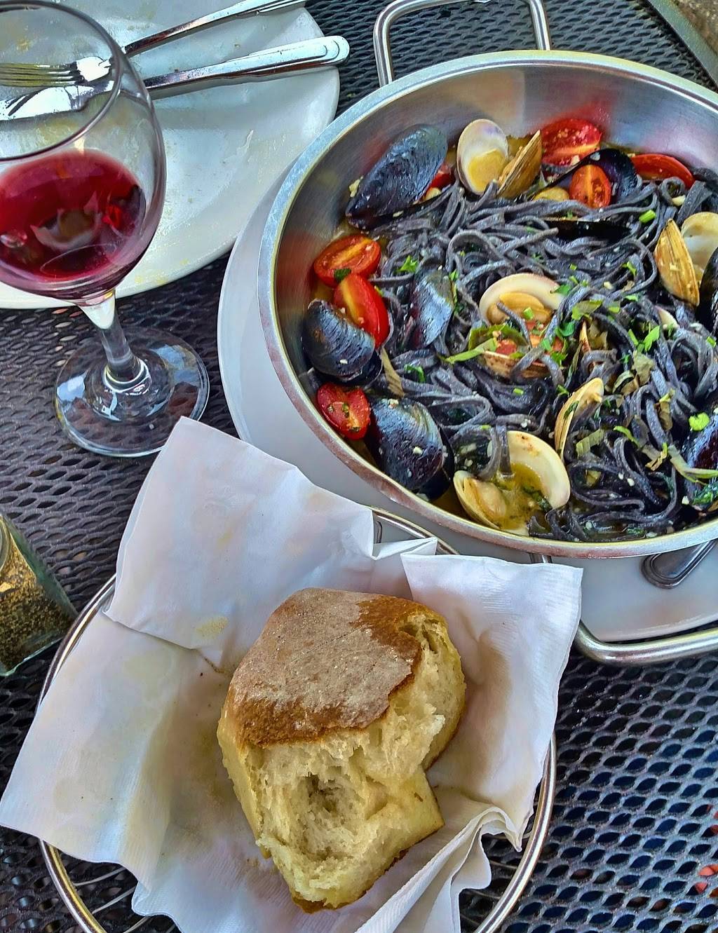 Francescos Hole In the Wall | restaurant | 254 Skokie Blvd, Northbrook, IL 60062, USA | 8472720155 OR +1 847-272-0155