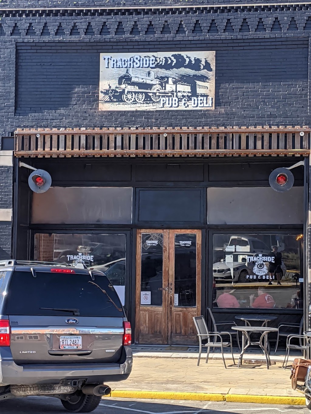 Trackside Pub & Deli | restaurant | 102 W North Central Ave, Tennille, GA 31089, USA | 4785216077 OR +1 478-521-6077