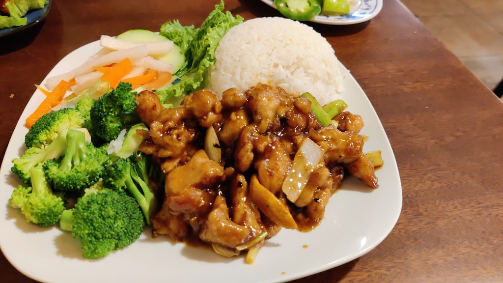 Pho & Sushi by Mais Kitchen | restaurant | 2852 Main St, San Diego, CA 92113, USA | 6197829496 OR +1 619-782-9496