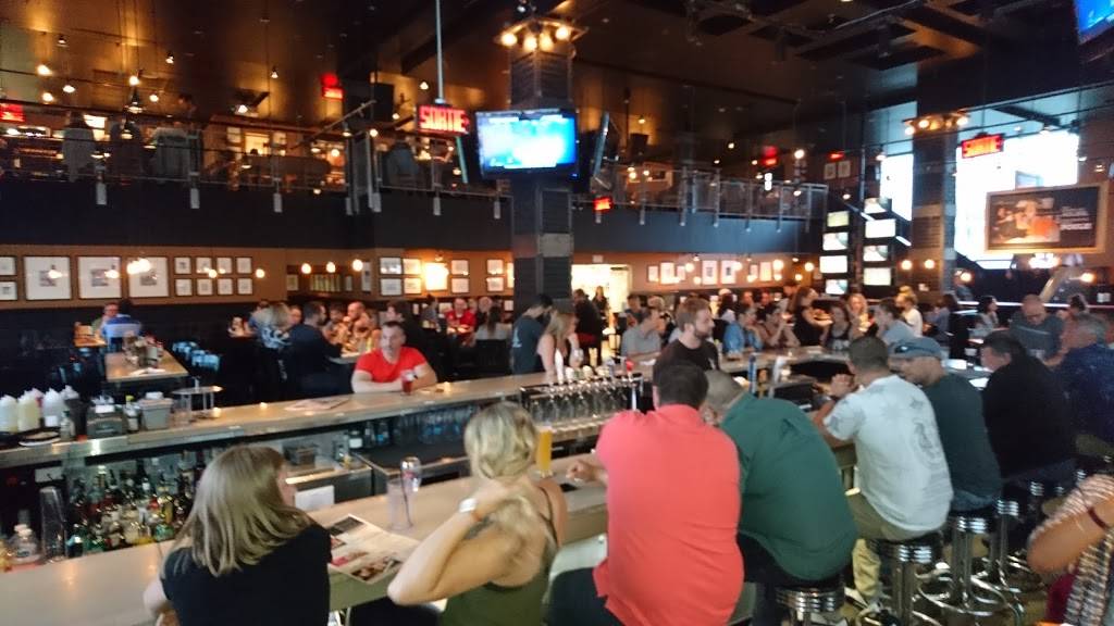 Jack Astors Bar & Grill | restaurant | 1820, av. Pierre-Péladeau local FA01, Laval, QC H7T 2Z1, Canada | 4506816683 OR +1 450-681-6683