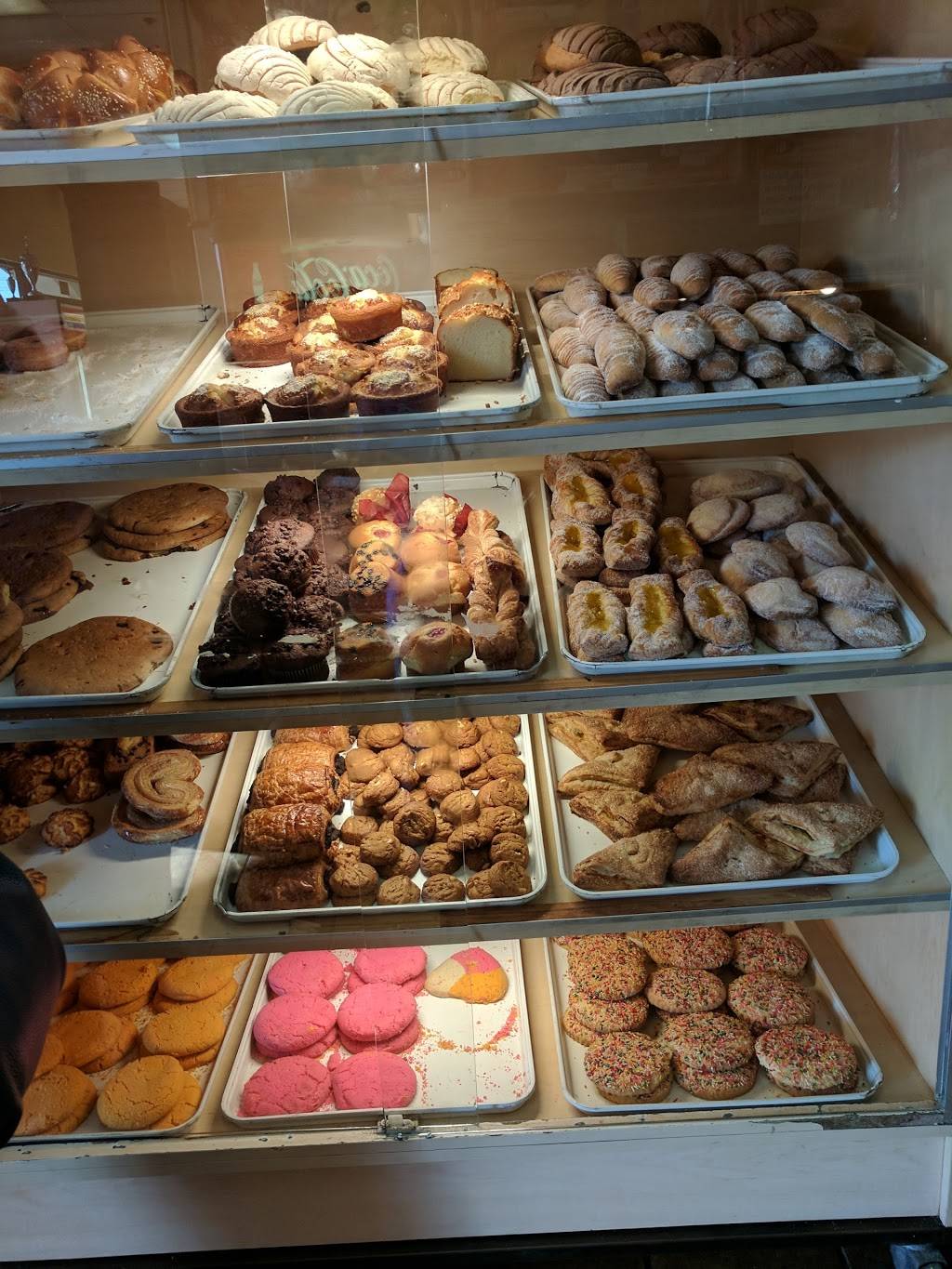 Carlas Bakery & Mexican Food Restaurant Moorpark | cafe | 391 Los Angeles Ave, Moorpark, CA 93021, USA | 8055300972 OR +1 805-530-0972