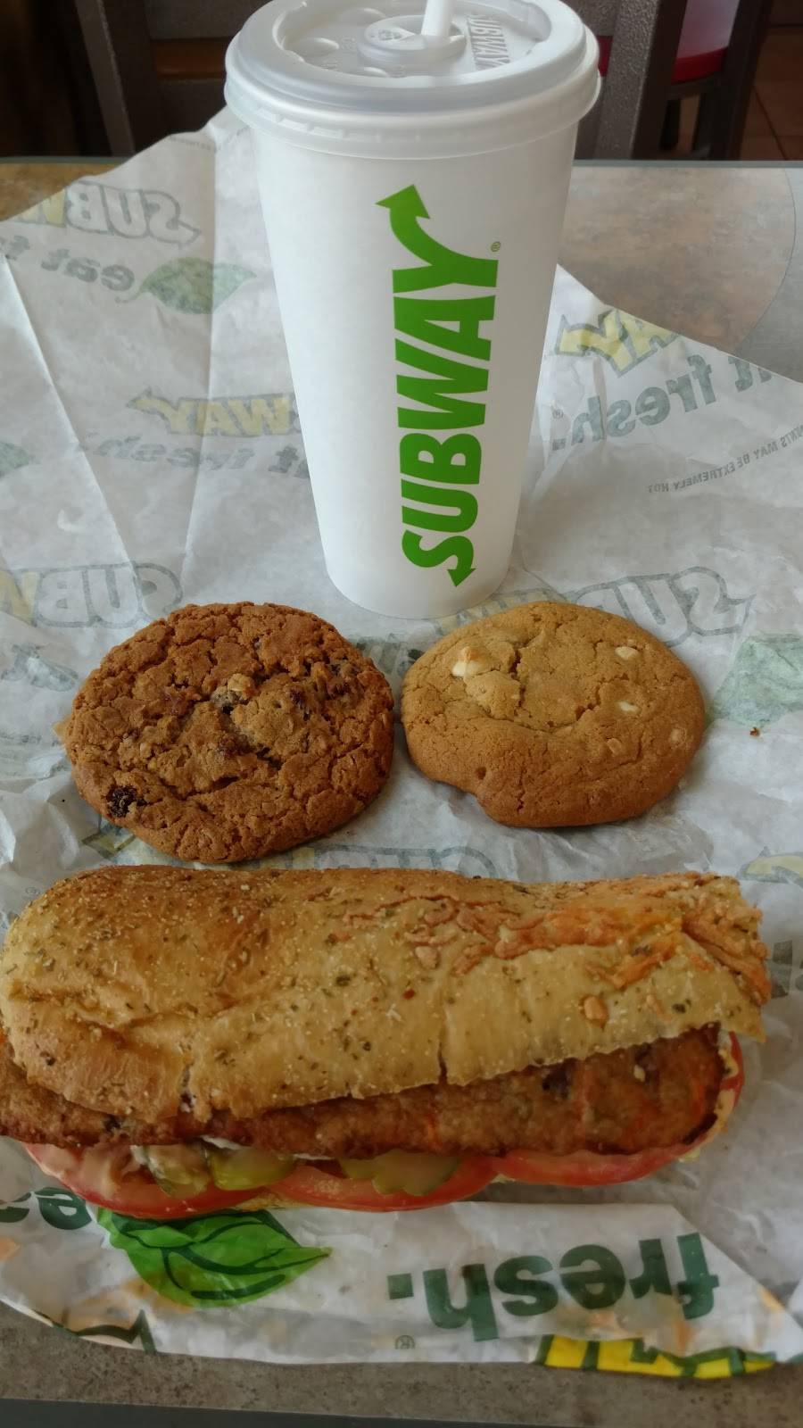 Subway | restaurant | 208 W Guava St, Lady Lake, FL 32159, USA | 3527504929 OR +1 352-750-4929