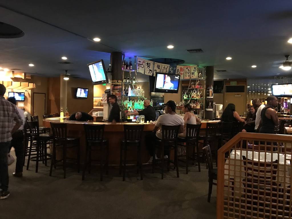 Somethings Fishy | restaurant | 21812 Ventura Blvd, Woodland Hills, CA 91364, USA | 8188843880 OR +1 818-884-3880