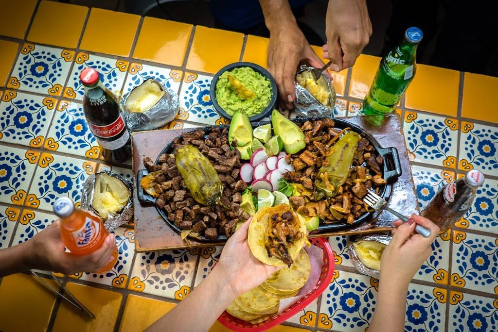 Tacos Chinampa | restaurant | 7500 N Mesa St #302, El Paso, TX 79912, USA | 9155816157 OR +1 915-581-6157