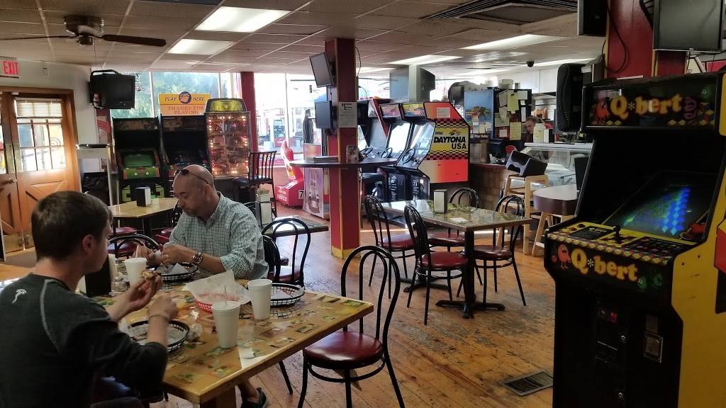 Garcias Pizza | restaurant | 1099 W Main St, Decatur, IL 62522, USA | 2174241800 OR +1 217-424-1800