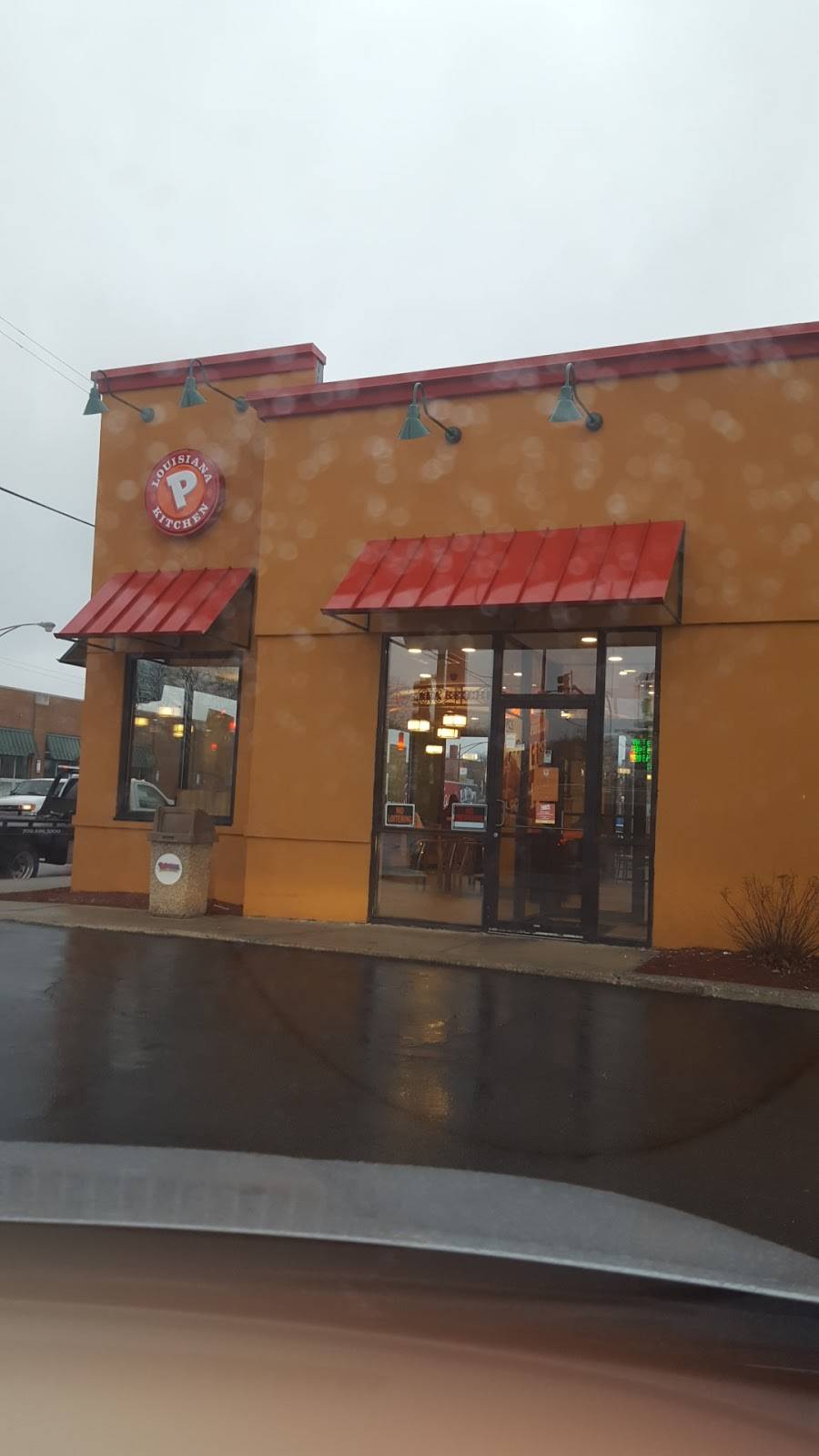Popeyes Louisiana Kitchen | restaurant | 346 E 95th St, Chicago, IL 60619, USA | 7732954511 OR +1 773-295-4511