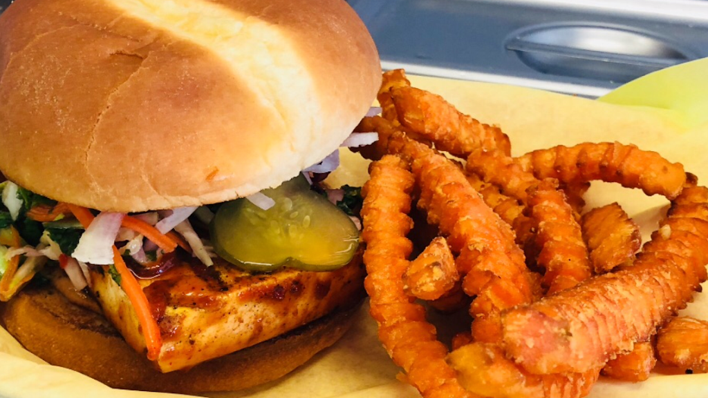 Smokin Barrel | restaurant | Milwaukie, OR 97222, USA | 5037085308 OR +1 503-708-5308