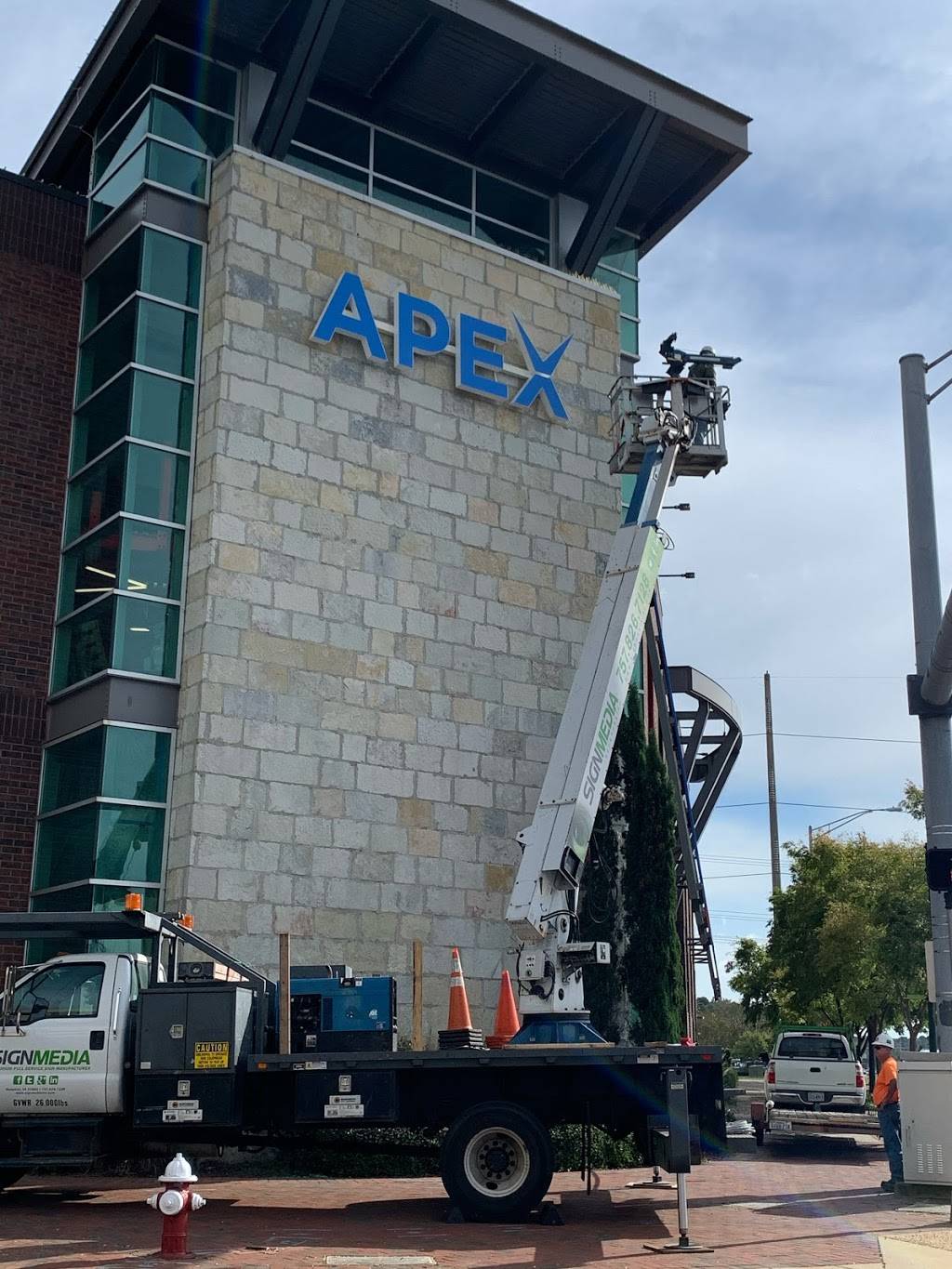 Apex Entertainment Virginia Beach | restaurant | 4621 Columbus St #100, Virginia Beach, VA 23462, USA | 7576788666 OR +1 757-678-8666