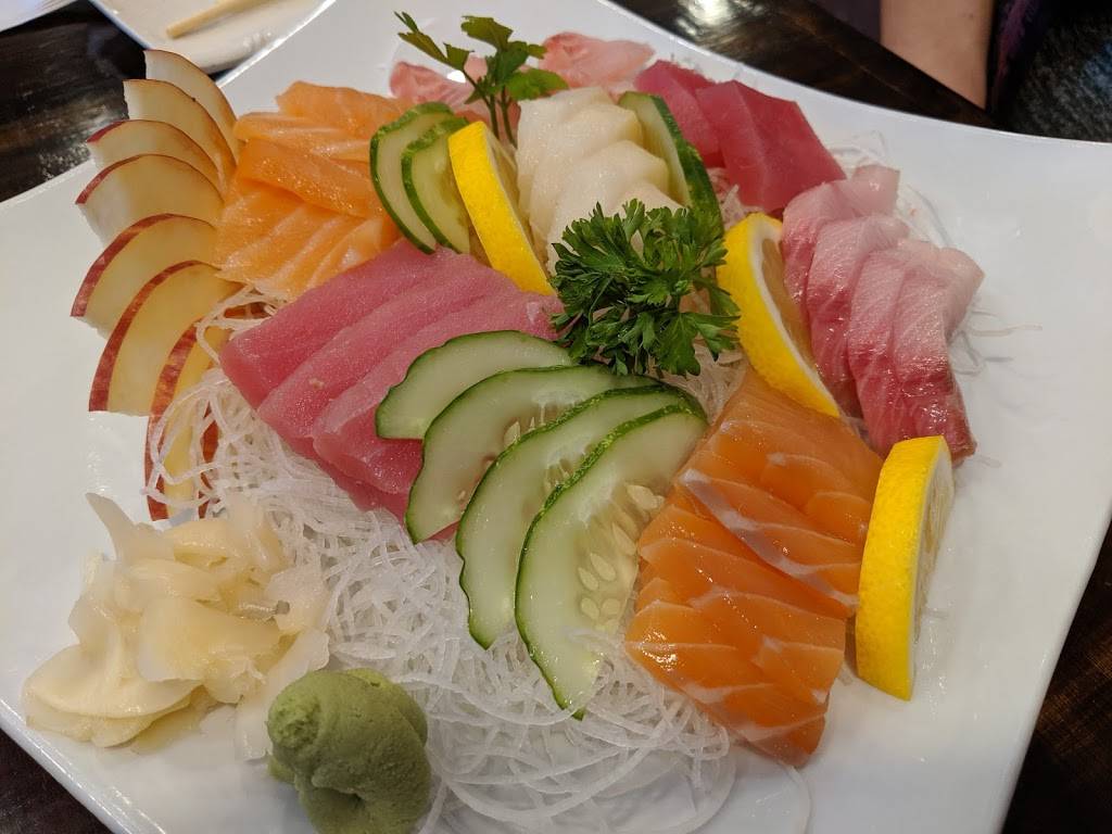 Momo Sushi | restaurant | 662 S Lake St, Mundelein, IL 60060, USA | 8475662544 OR +1 847-566-2544